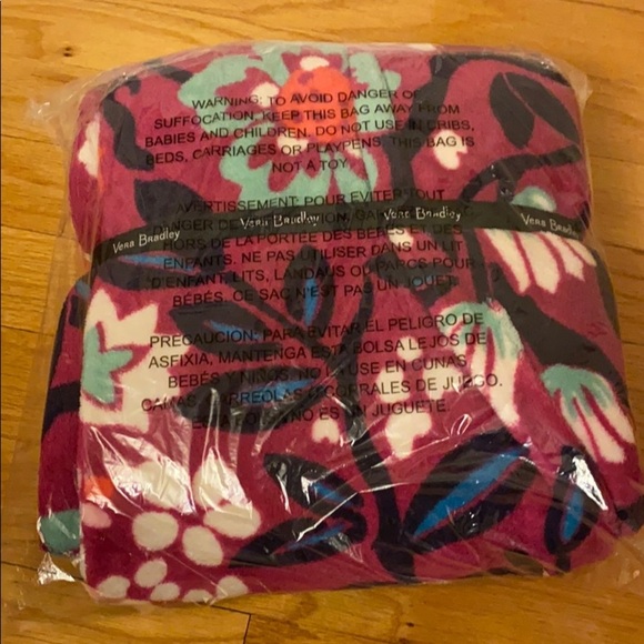 Vera Bradley Bloom Berry throw blanket - Picture 4 of 4